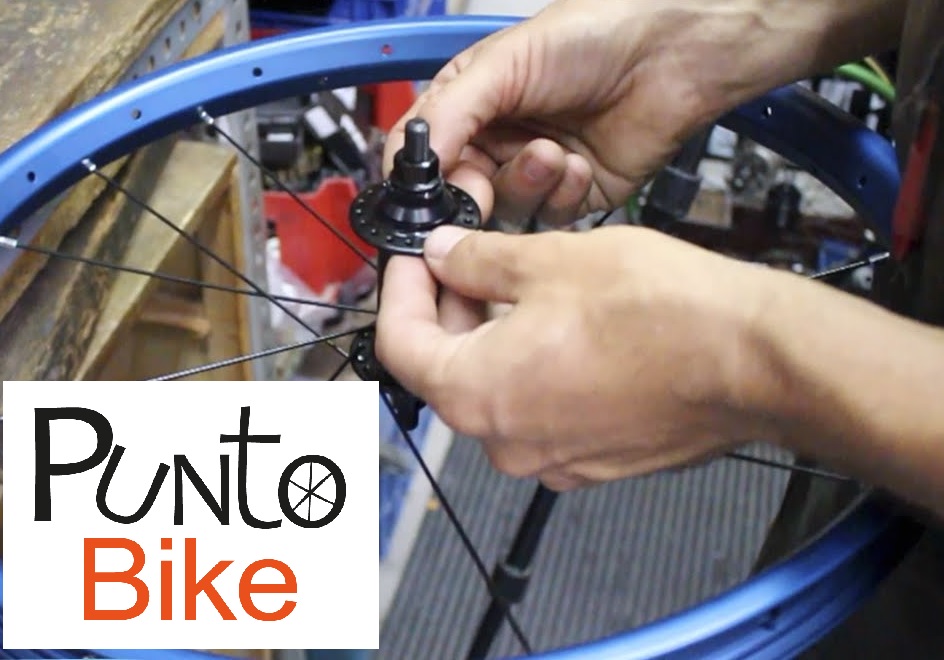 Destejido y tejido de aro bicicleta